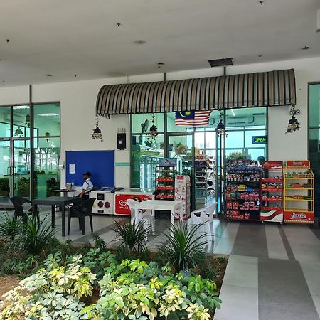 Ferienwohnung Hideaway At Cybersquare Cyberjaya Exterior foto